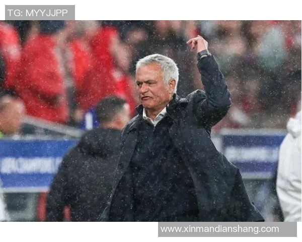 某网红讽刺某足球球星引发热议 粉丝与球迷纷纷表态支持或反对